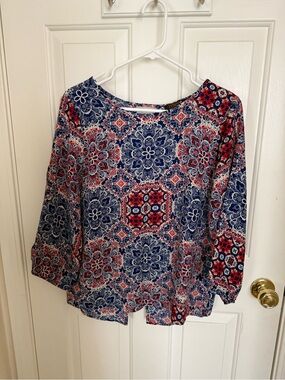 Women’s Navy & Red Patterned Long-Sleeve Blouse